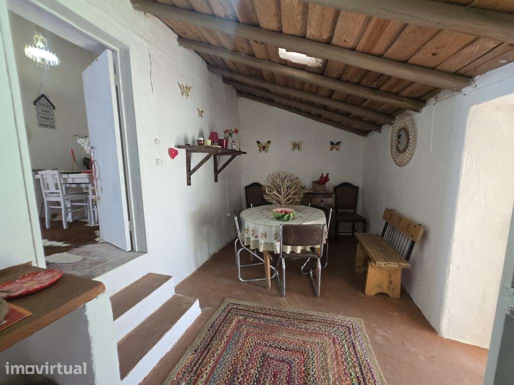 Moradia T2 típica alentejana com quintal perto de Ourique - Grande imagem: 5/13