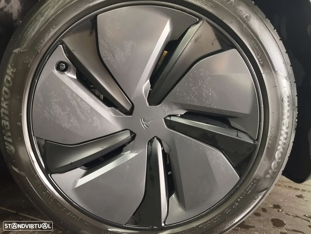 Tesla Model Y - 10