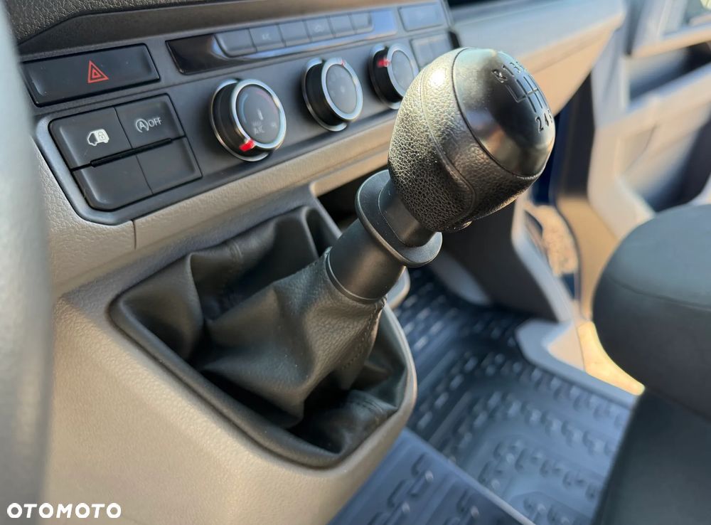 Volkswagen CRAFTER L2H1 2022r WZMOCNIONY VAN 3 osobowy MOCNY Silnik 2.0TDI 140KM Euro6 Duża ładowność 1309kg! DMC:3.5t, Homologacja VAT-1 Zabudowa paki, Bogate wyposażenie! NOWE OPONY 100% Bezwypadkowy! - 32