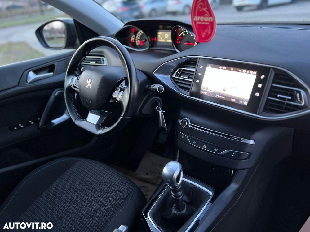 Peugeot 308 1.2 L PureTech Turbo S&S Allure - 22