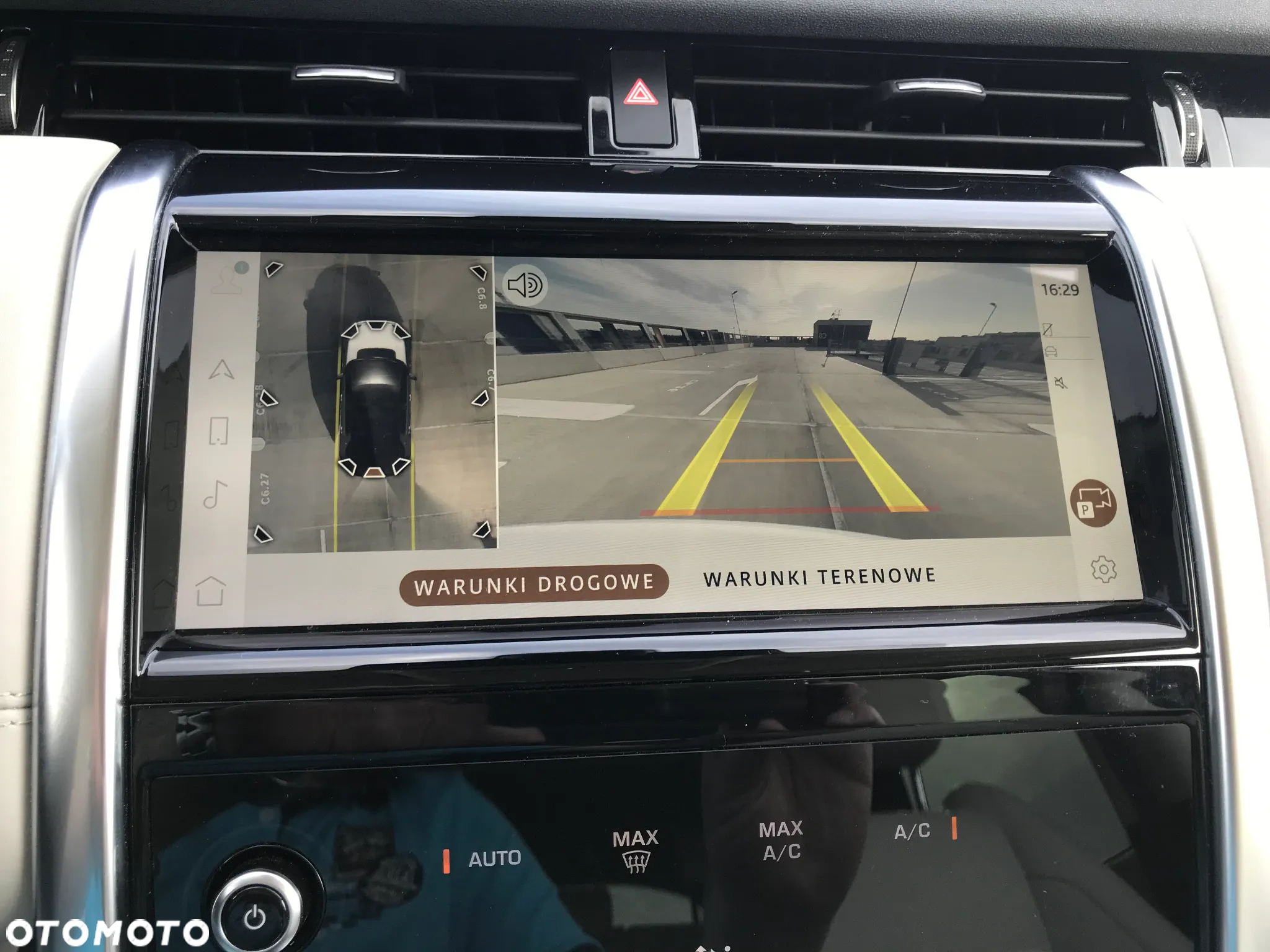 Land Rover Discovery Sport - 32