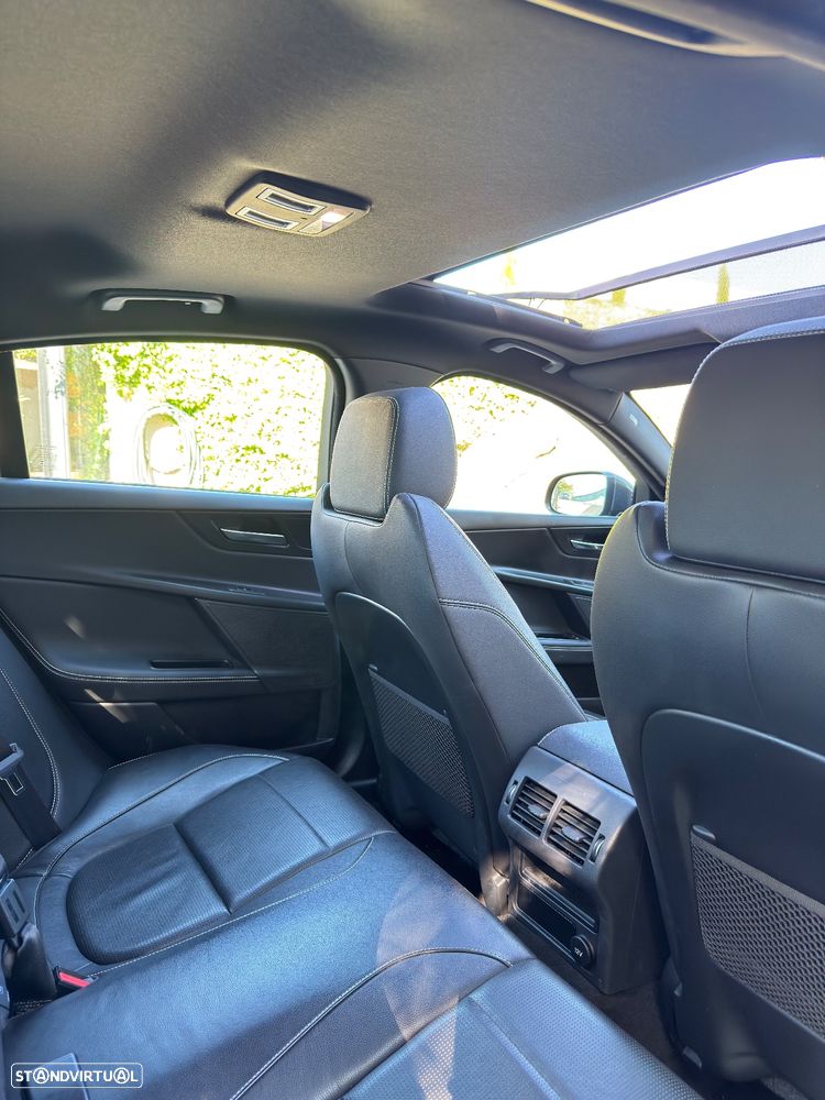 Jaguar XE 2.0 D R-Sport - 9