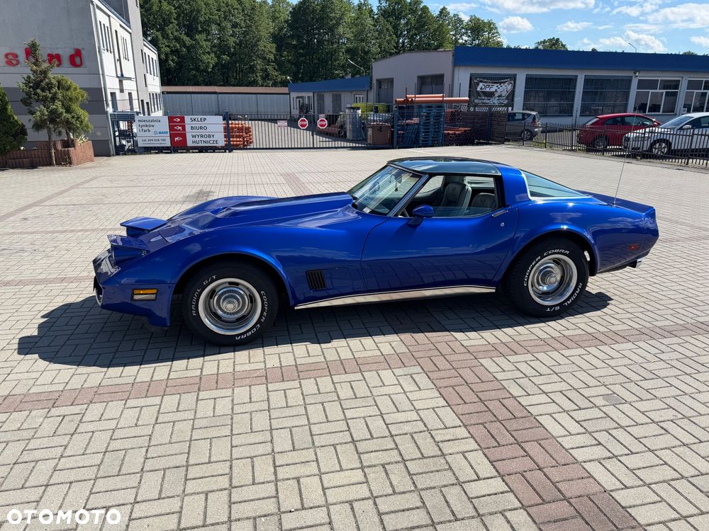 Chevrolet Corvette - 12