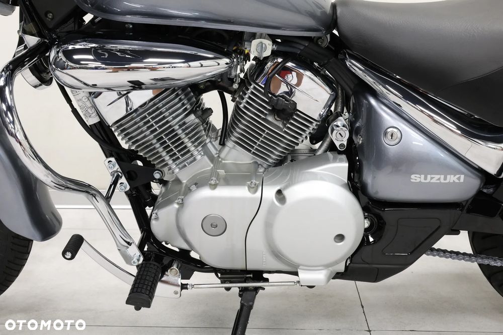 Suzuki Intruder - 28