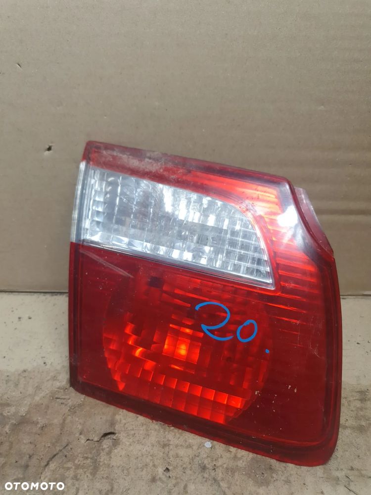 MAZDA 626 V GF LAMPA LEWA TYŁ W KLAPĘ 132-61922 - 1