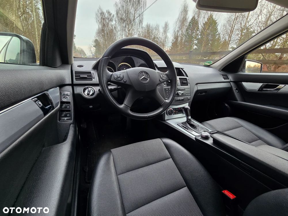 Mercedes-Benz Klasa C 180 CGI Automatik BlueEFFICIENCY Avantgarde - 29