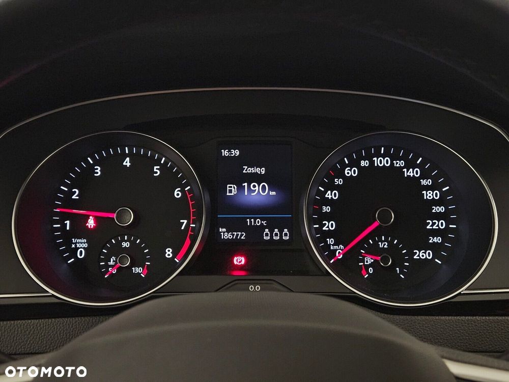 Volkswagen Passat - 17