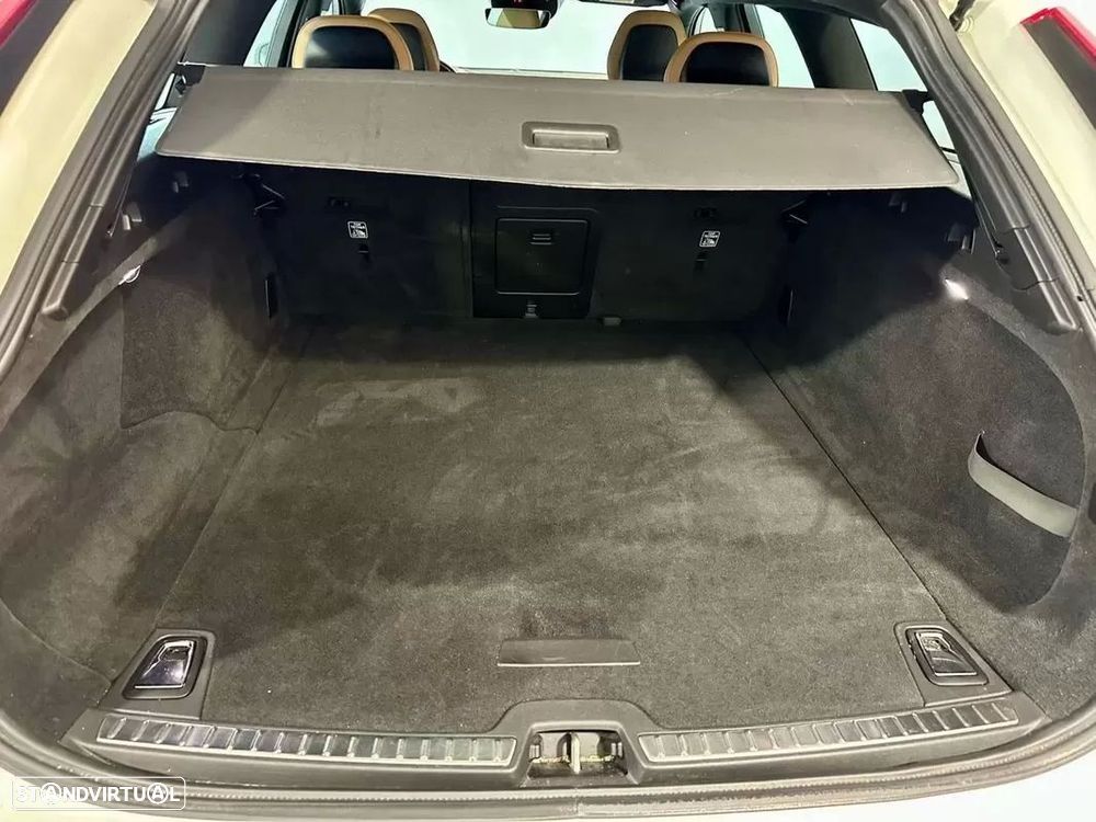 Volvo V90 2.0 D4 Momentum Geartronic - 30