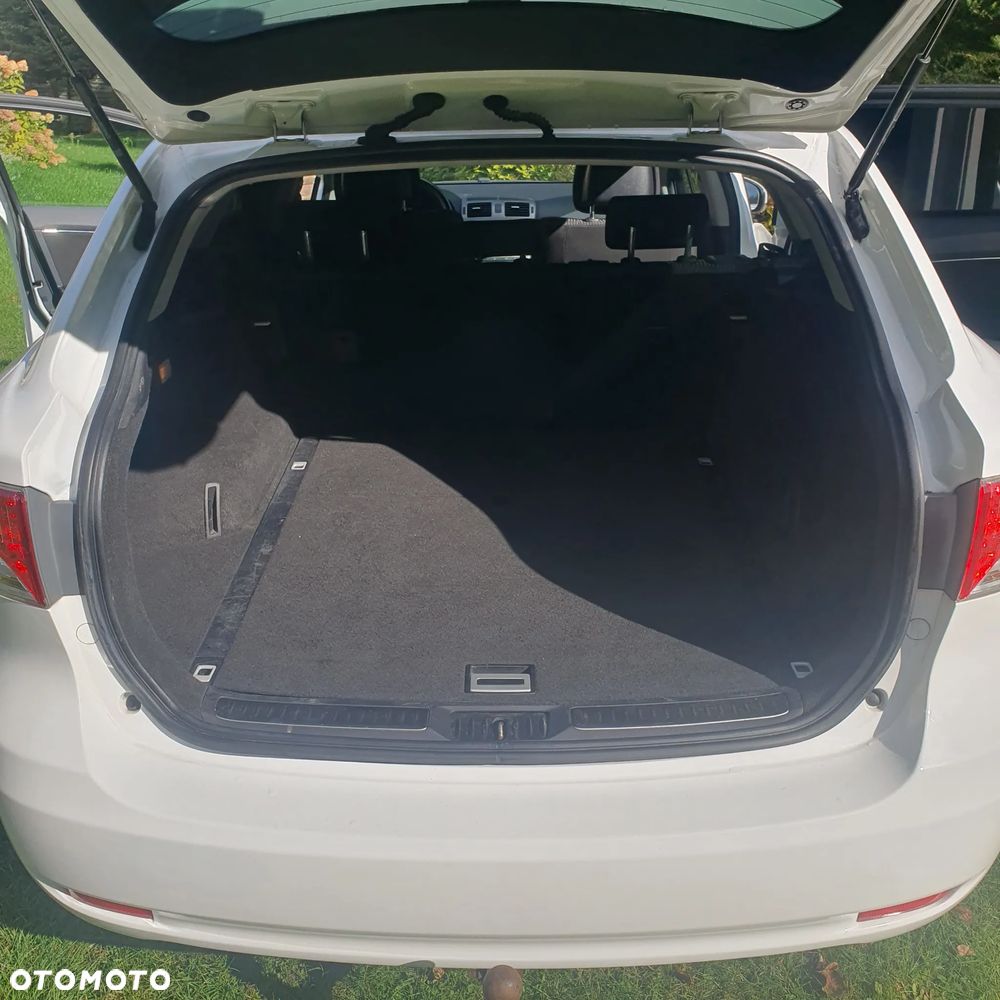 Toyota Avensis 2.0 D-4D Sol Premium - 9