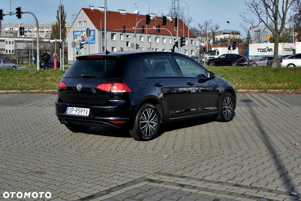 Volkswagen Golf - 6