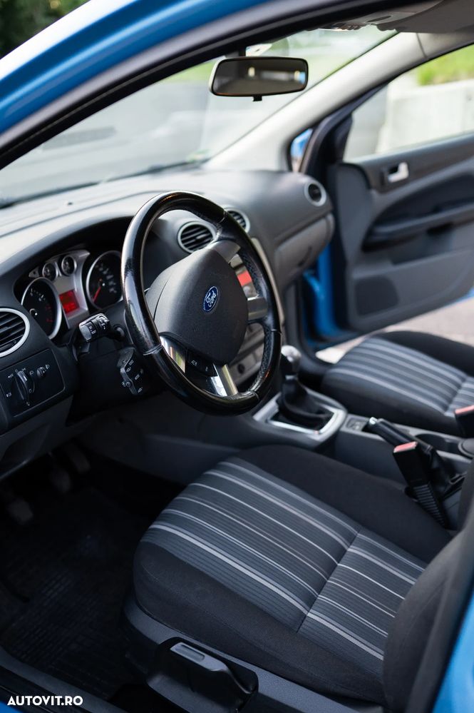 Ford Focus 1.6 16V Trend - 13
