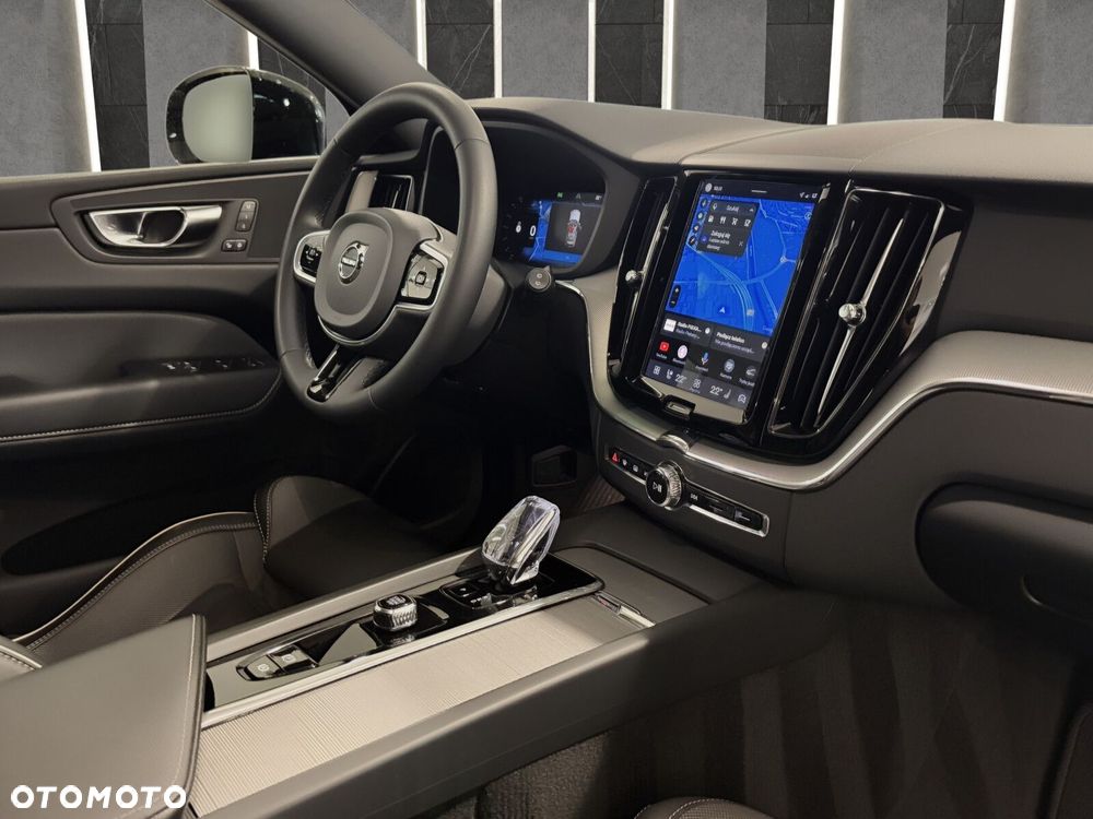 Volvo XC 60 B4 D AWD Plus Dark - 18