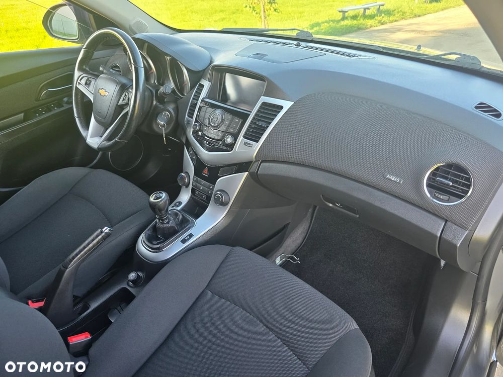 Chevrolet Cruze 1.6 LS+ - 15