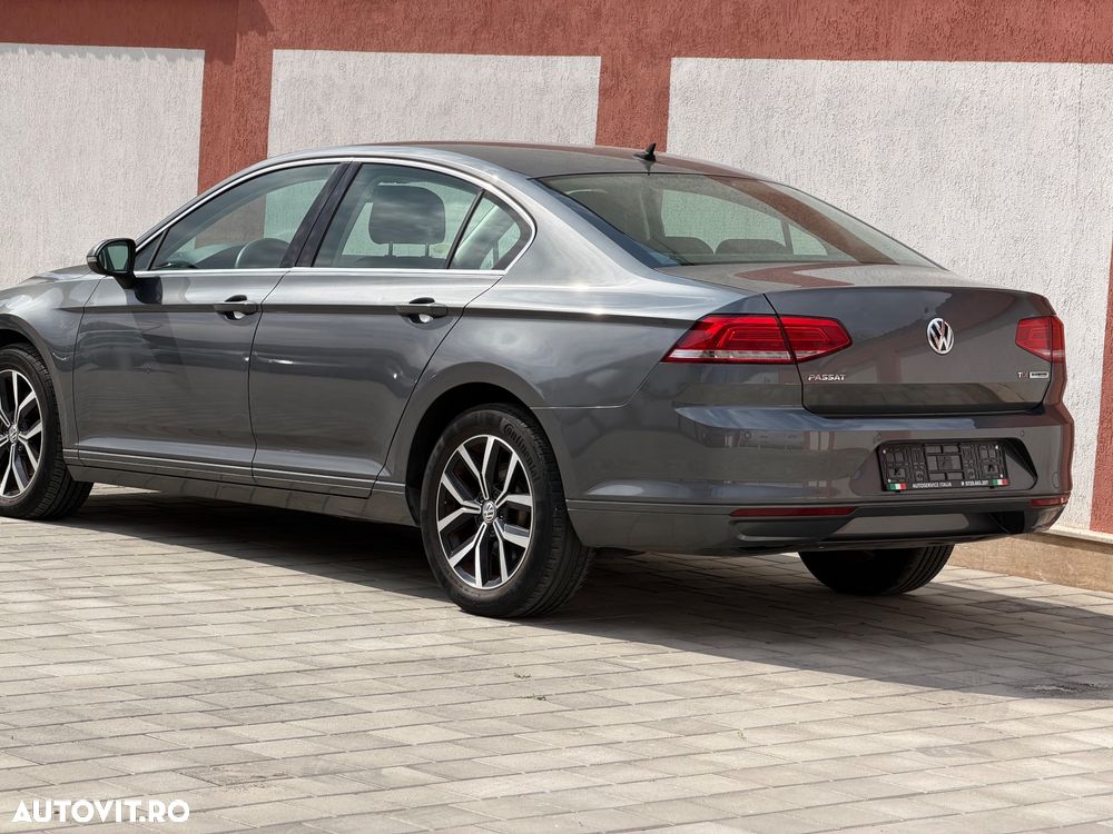 Volkswagen Passat 1.6 TDI SCR DSG Comfortline - 10
