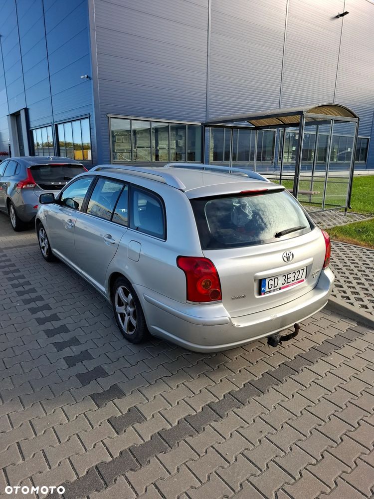 Toyota Avensis 2004 photo 5