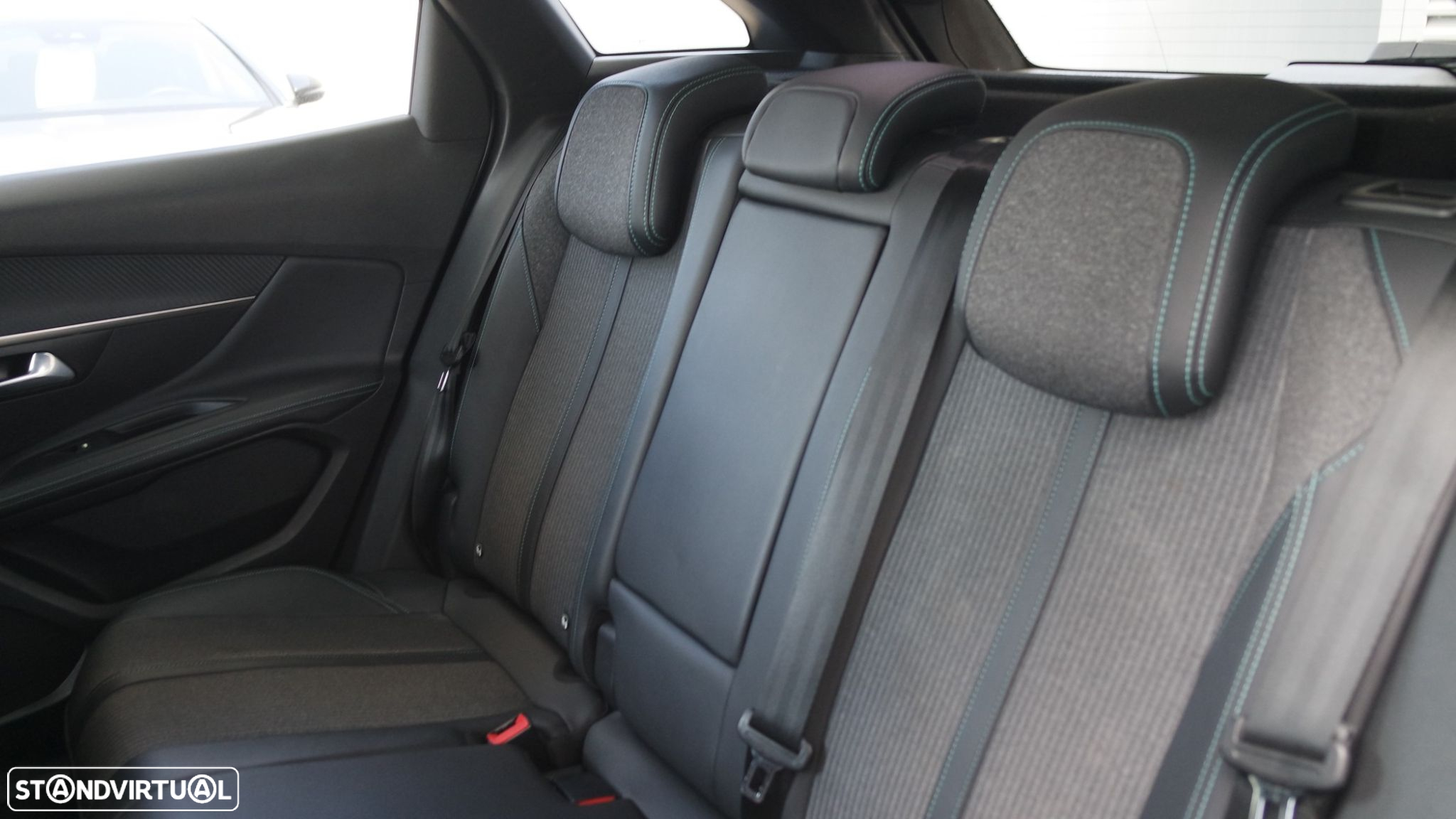 Peugeot 3008 1.5 BlueHDi Allure Pack EAT8 - 21