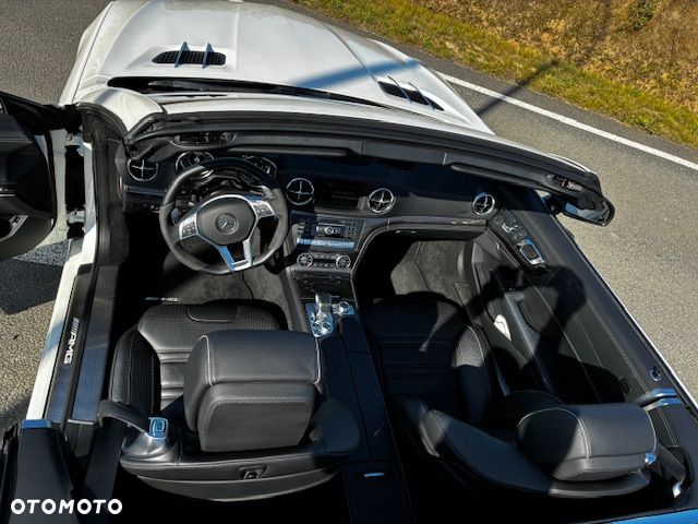 Mercedes-Benz SL 63 AMG AMG Speedshift MCT 7-Gang Sportgetriebe AMG Performance Package - 28