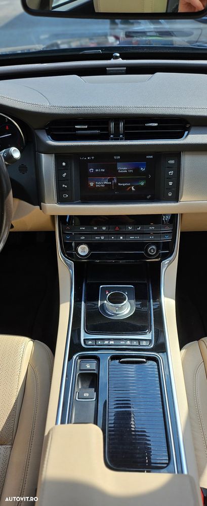 Jaguar XF 20d RWD Prestige - 14