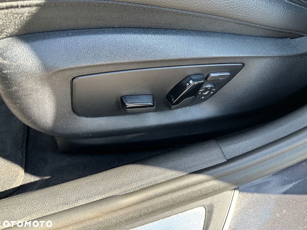 BMW Seria 5 520d Sport Line - 18
