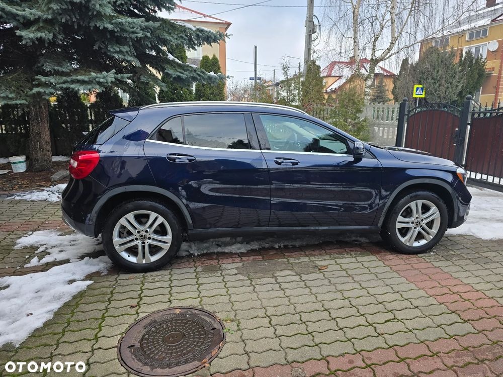 Mercedes-Benz GLA 250 4Matic 7G-DCT - 9
