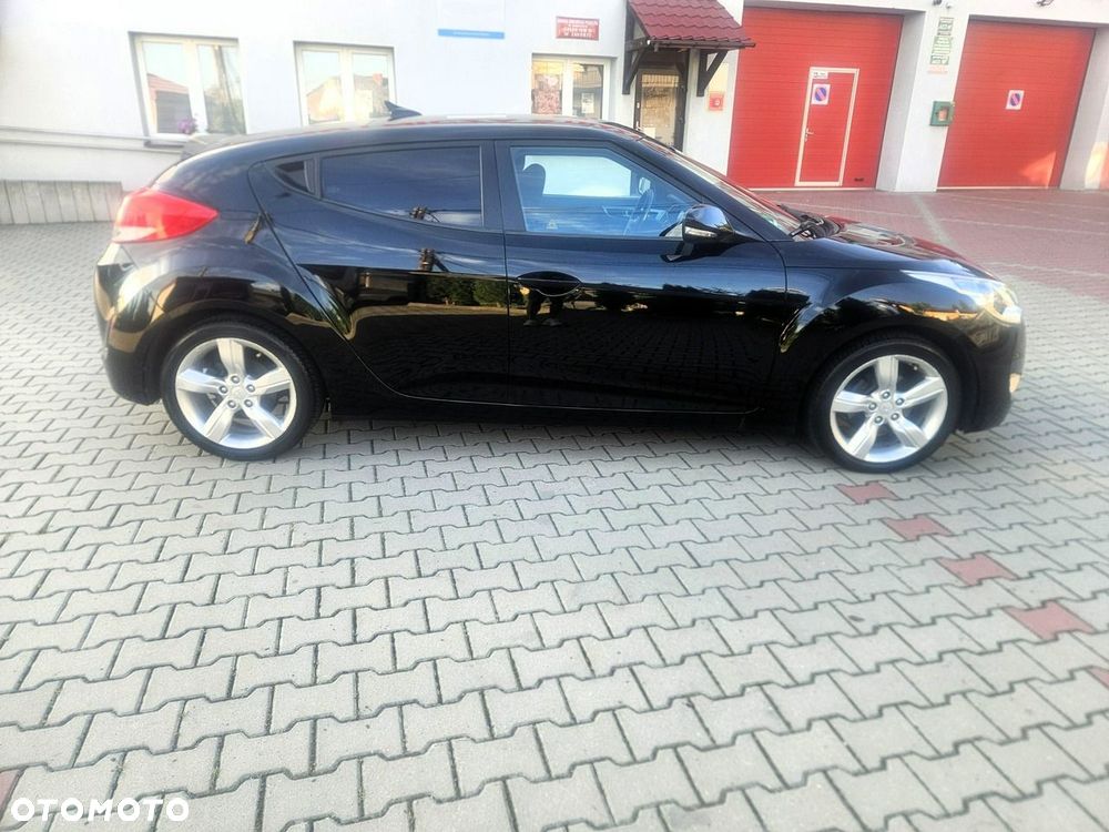 Hyundai Veloster - 11