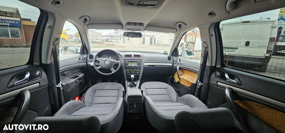 Skoda Octavia 2.0 FSI Ambiente - 8