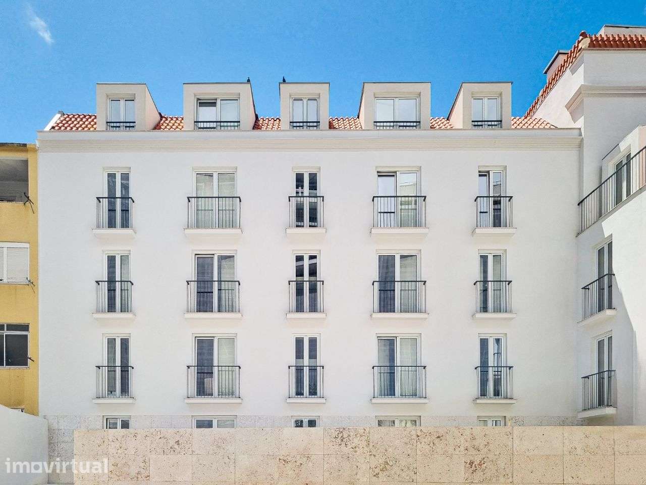 Apartamento T1 à venda no largo Santa Bárbara - Grande imagem: 2/24