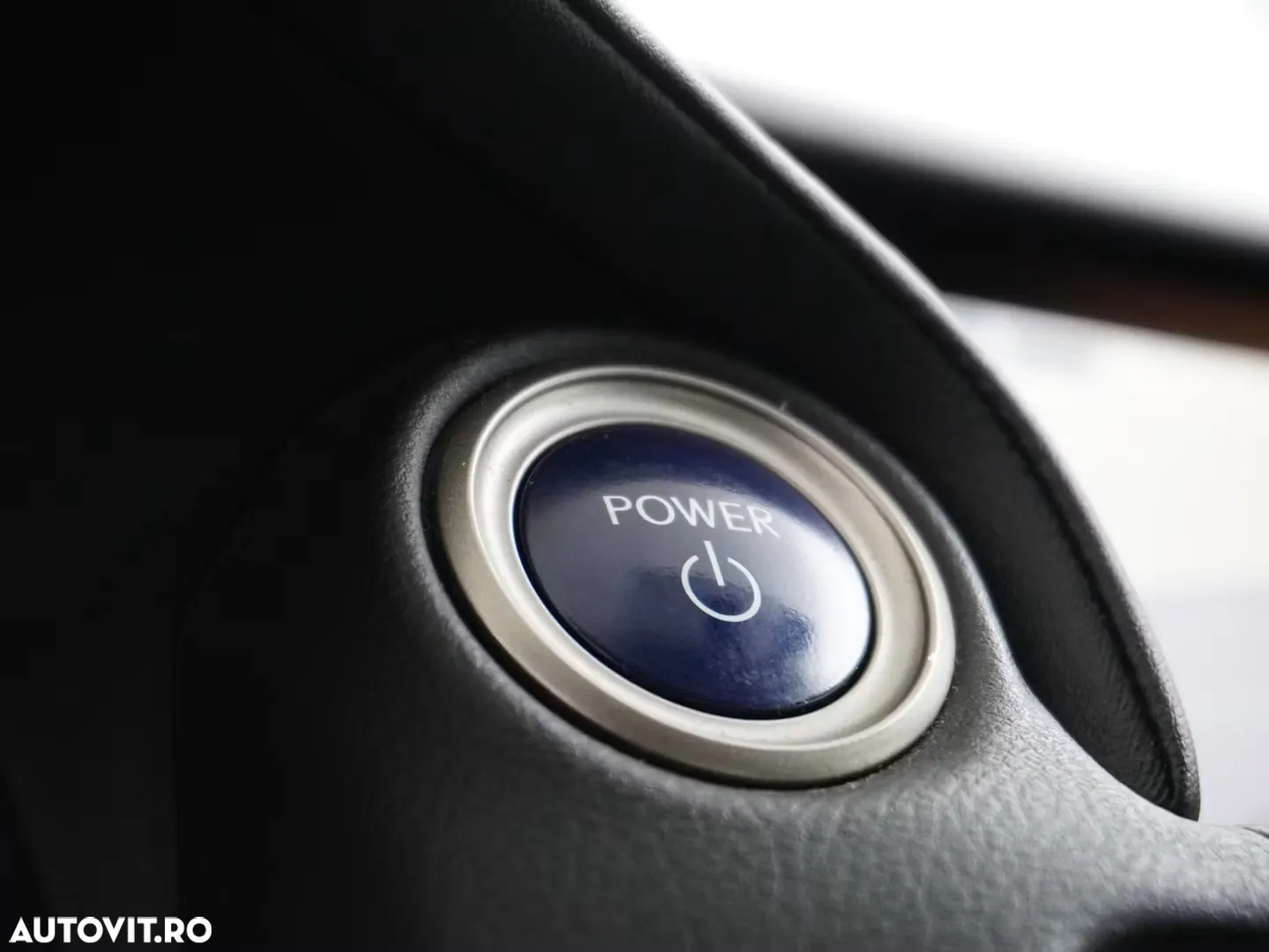 Lexus Seria IS 300h - 28