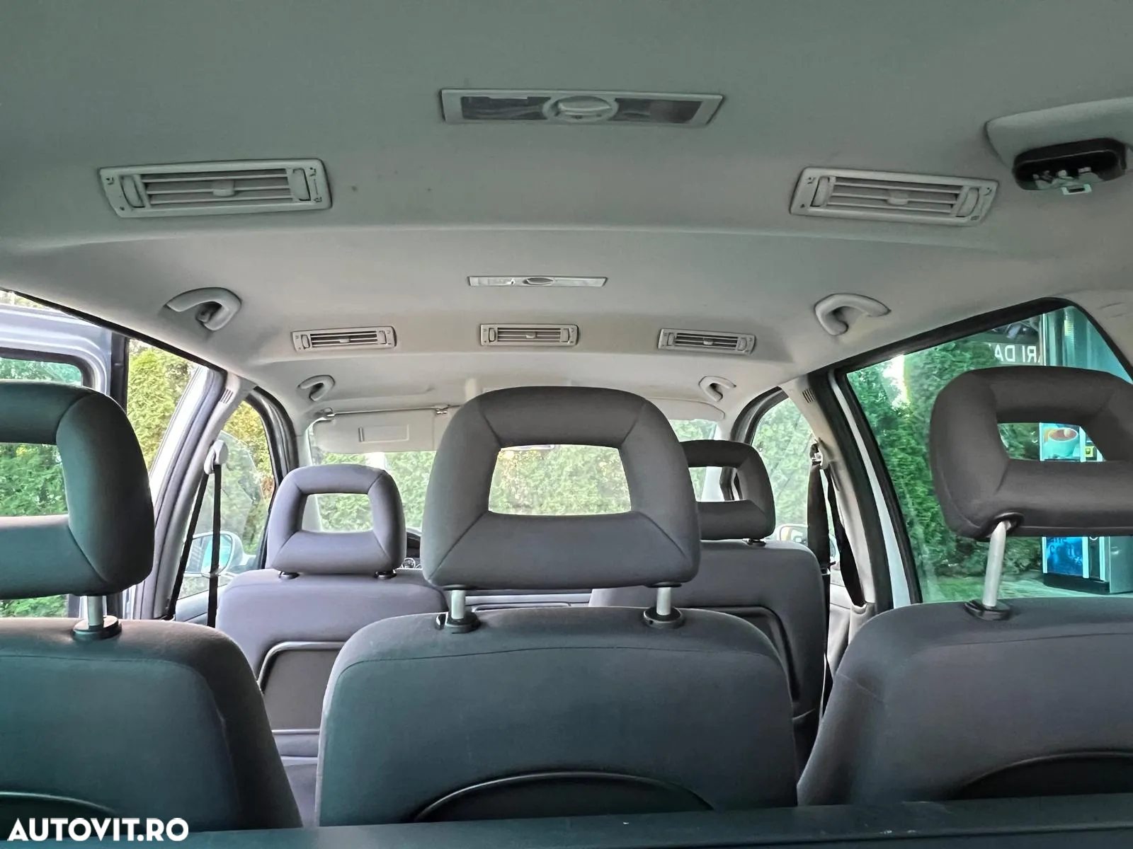 Volkswagen Sharan 1.9 TDI Highline Aut - 9