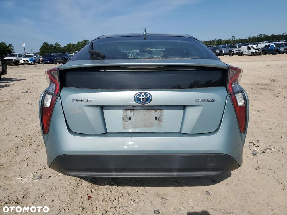 Toyota Prius (Hybrid) - 11