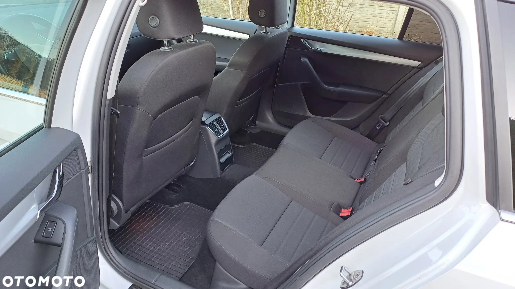 Volkswagen Passat - 22