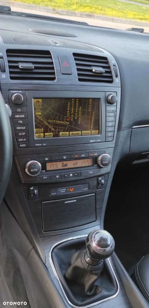 Toyota Avensis - 13