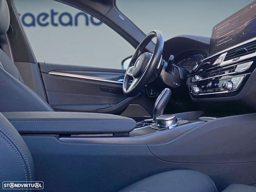 BMW 530 e Pack Desportivo M - 16