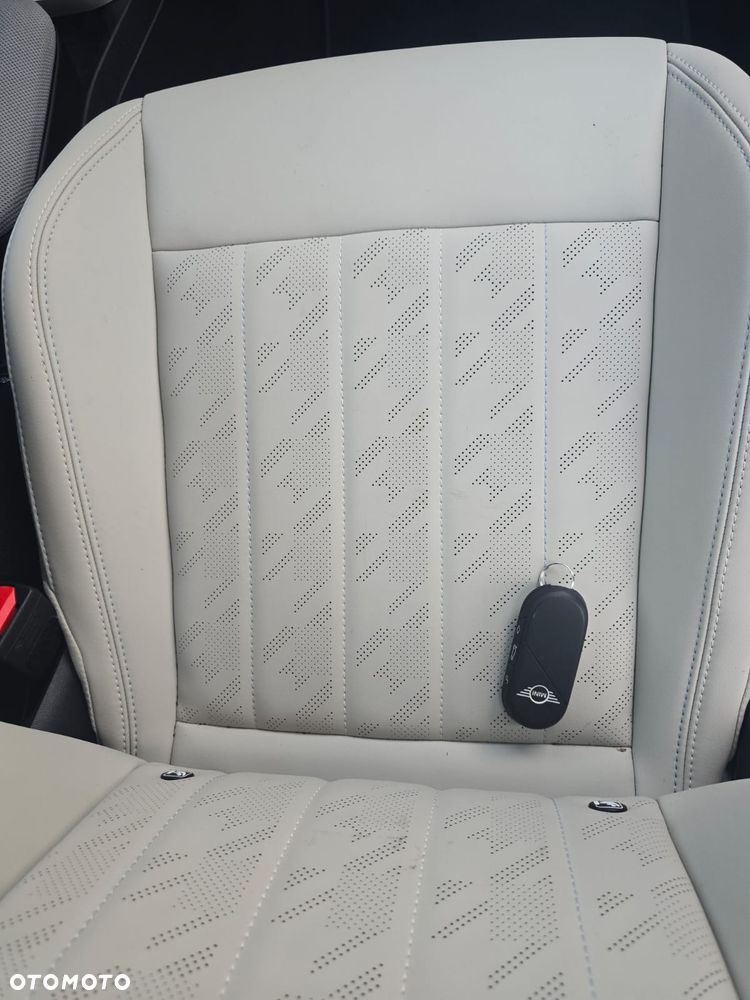 MINI Cooper C Essential Trim - 13