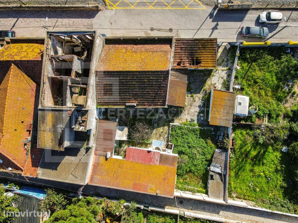 Casa com anexos e garagem - Potencial de investimento - Grande imagem: 2/13