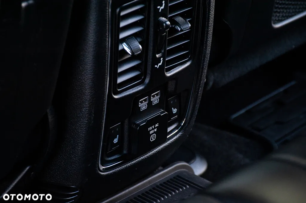 Jeep Grand Cherokee - 26