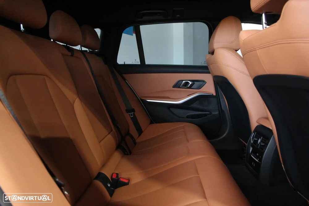 BMW 330 e Pack Desportivo M Auto - 29