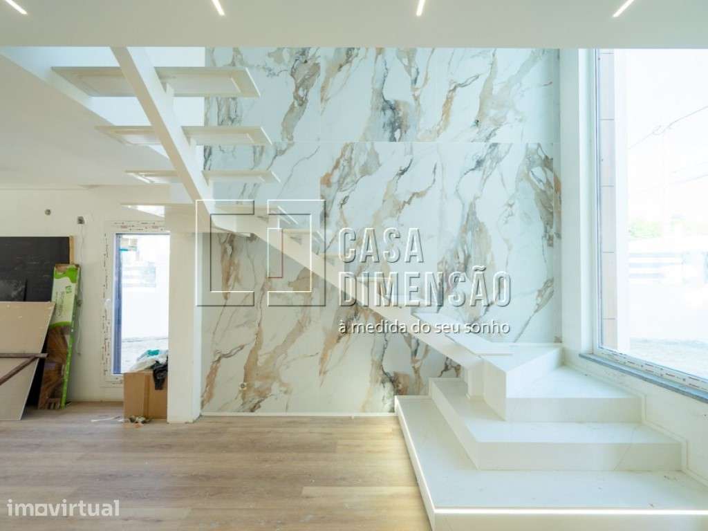 Moradia isolada de tipologia T4 localizada na zona da Charneca da C... - Grande imagem: 2/60
