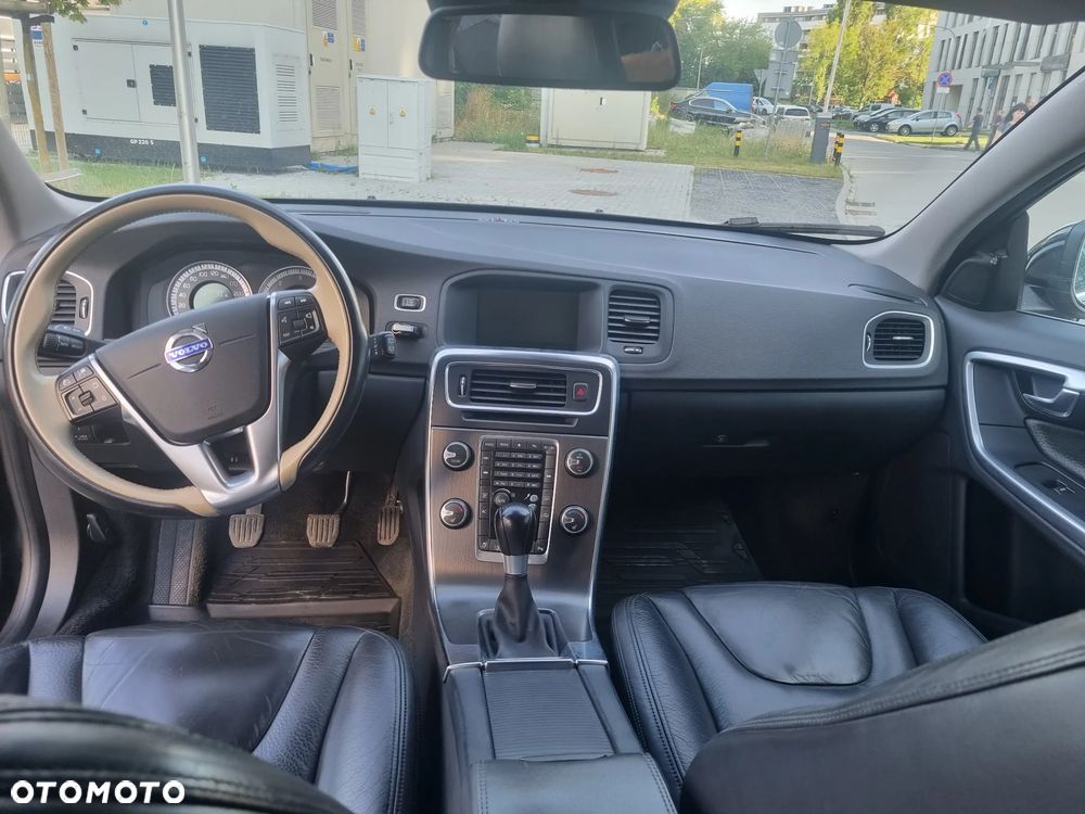 Volvo V60 D2 Summum - 9