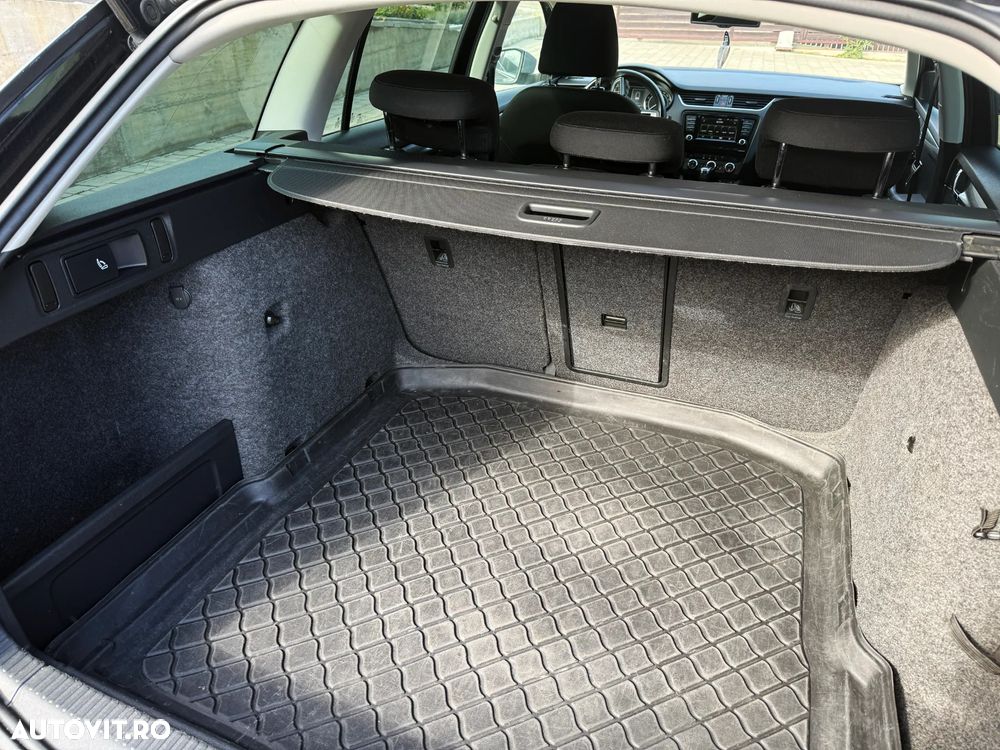 Skoda Octavia Combi 2.0 TDI 4x4 DSG RS - 25