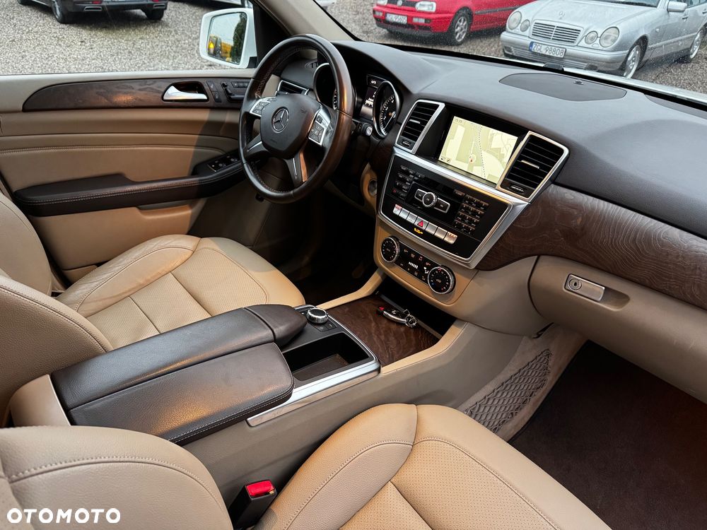 Mercedes-Benz ML 350 4MATIC (BlueEFFICIENCY) 7G-TRONIC - 34