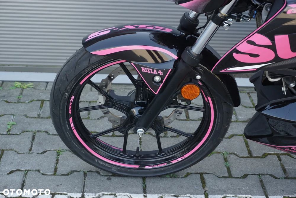 Suzuki GSX - 19