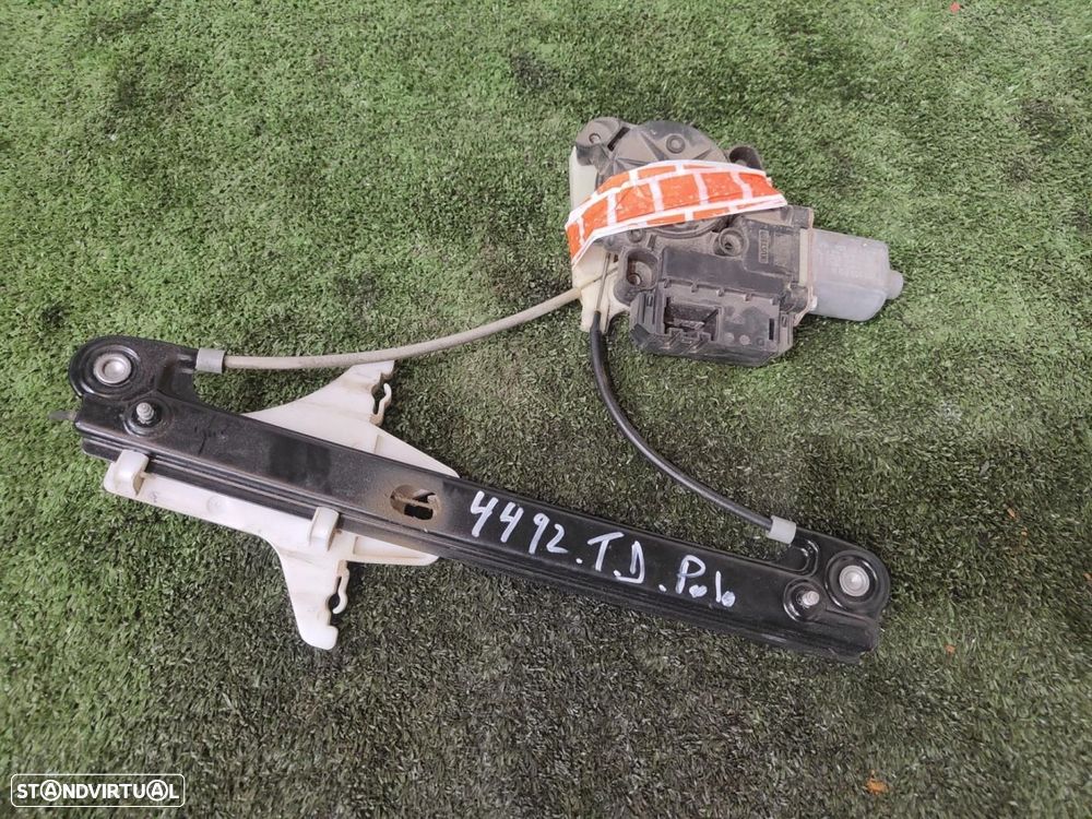 ELEVADOR TRASEIRO DIREITO VOLKSWAGEN POLO V 6R1 - 1