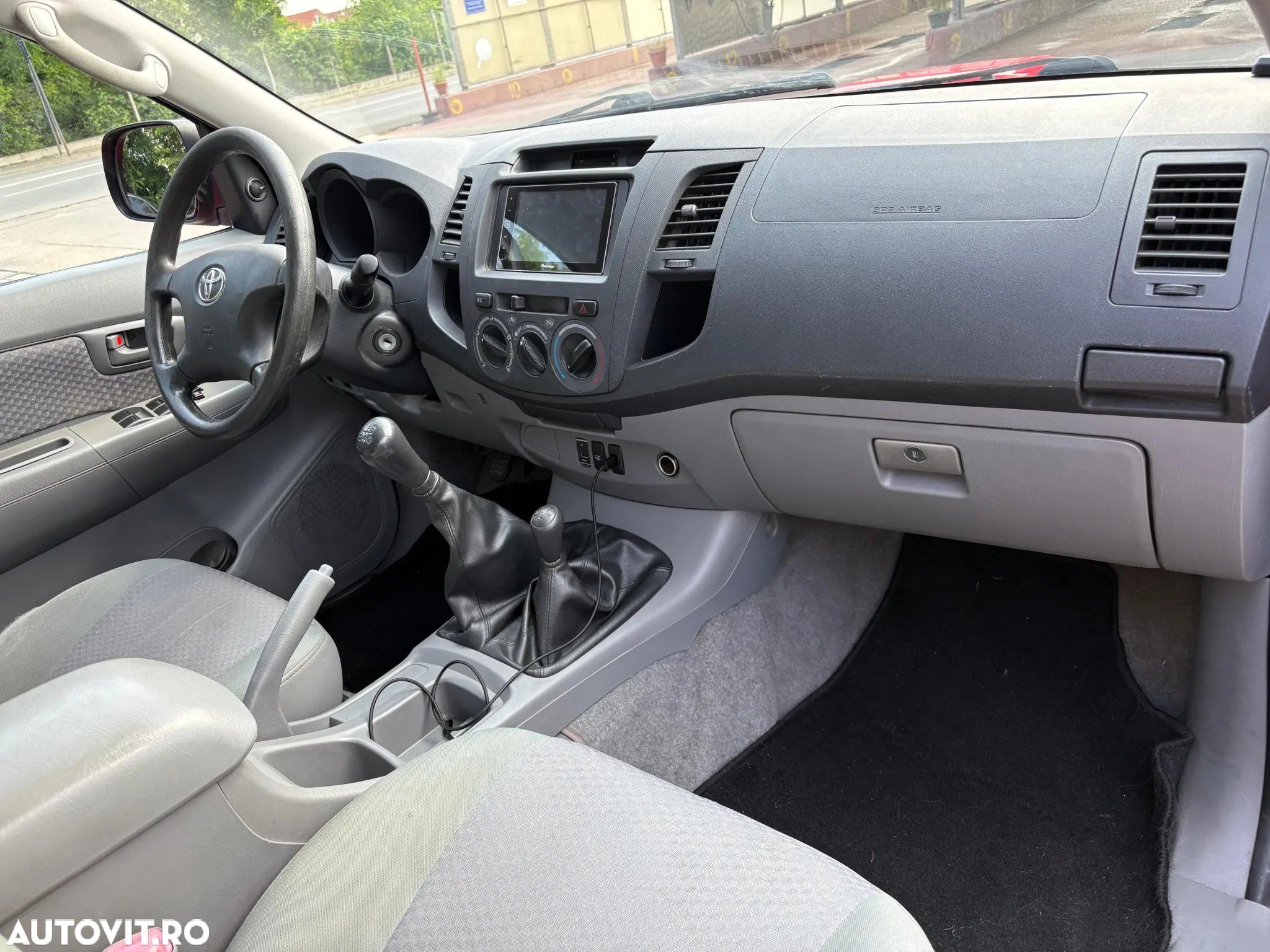 Toyota Hilux 4x4 Double Cab - 7