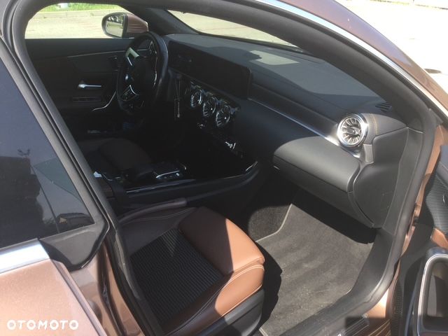Mercedes-Benz CLA 180 7G-DCT - 3