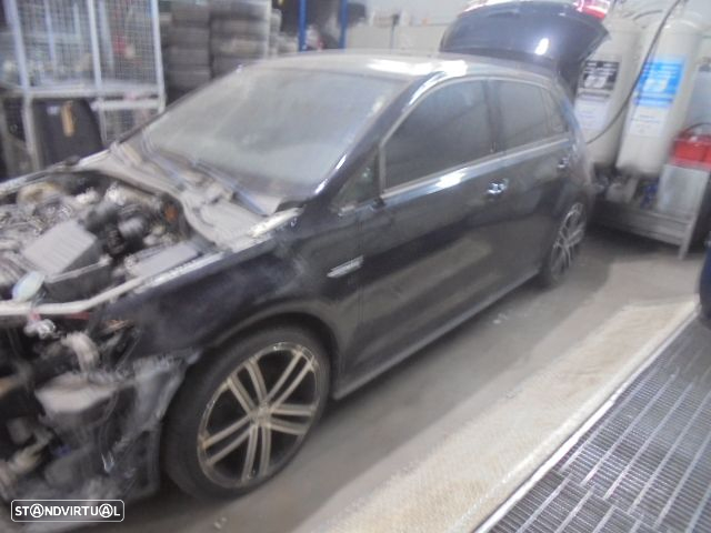 Carro MOT: CUNA CXVEL:RDT  VW GOLF 7 2013 2.0TDI 184CV 5P PRETO DIESEL - 4