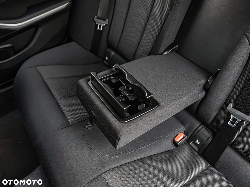 BMW Seria 3 318d - 27