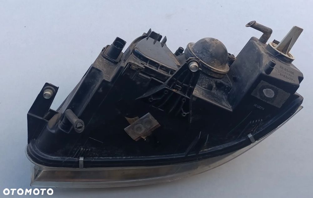 LAMPA  PRAWY PRZÓD  -VOLKSWAGEN  PASSAT B5 FL  /  EUROPA - 2