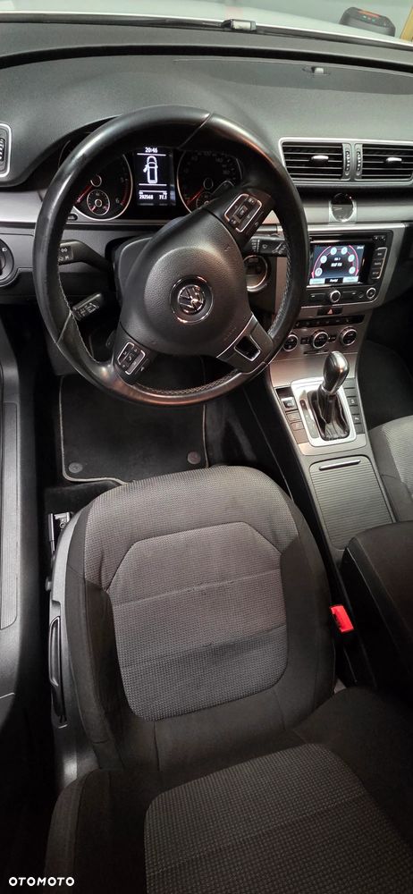 Volkswagen Passat 2.0 TDI DPF DSG Trendline - 6