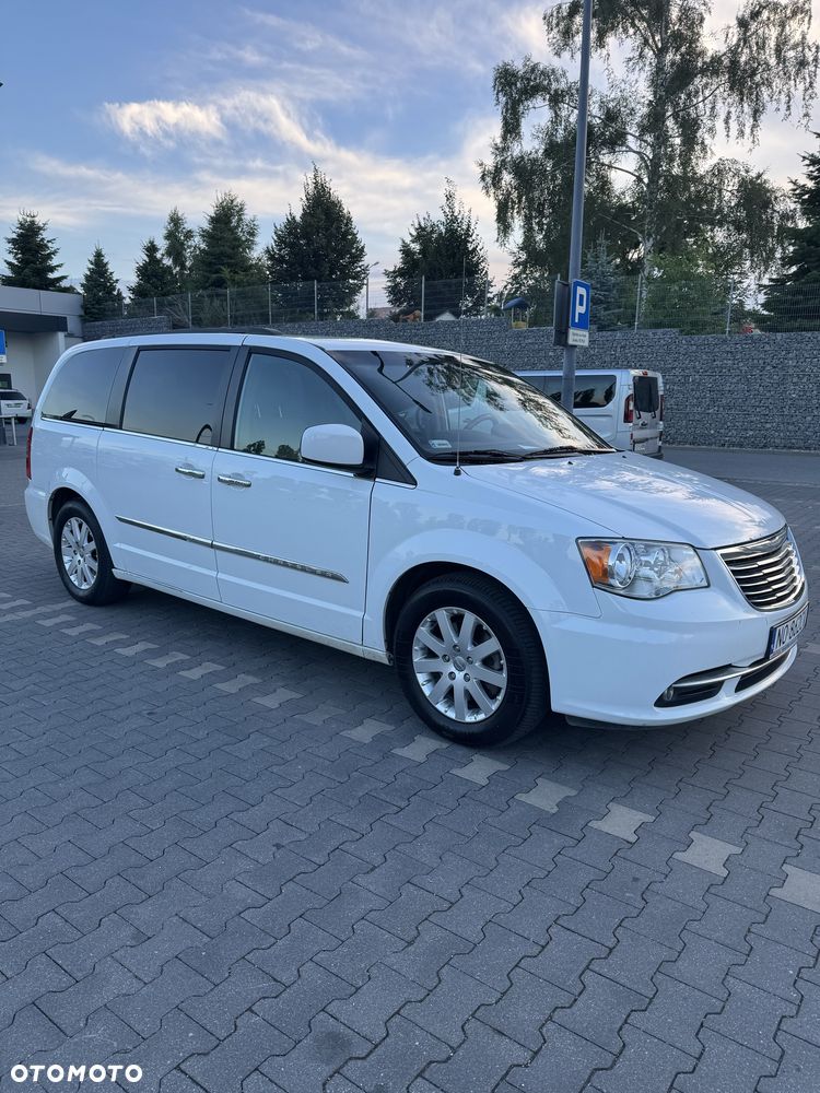 Chrysler Town & Country - 2